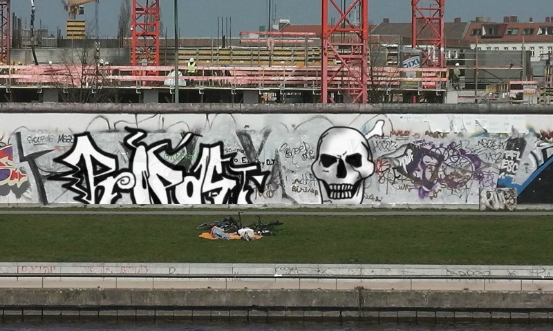 Bombing 1446989370860